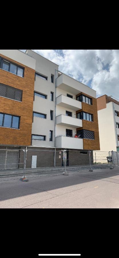 Soukromy Byt 2+Kk S Balkonem A Parkovanim Зноймо Экстерьер фото